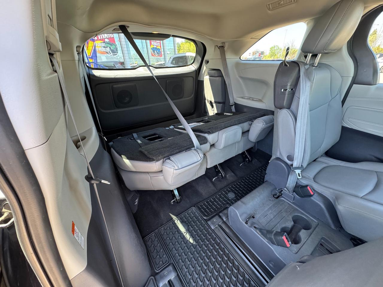 2021 Toyota Sienna XLE 8-Passenger 4dr Front-Wheel Drive Passenger Van Photo