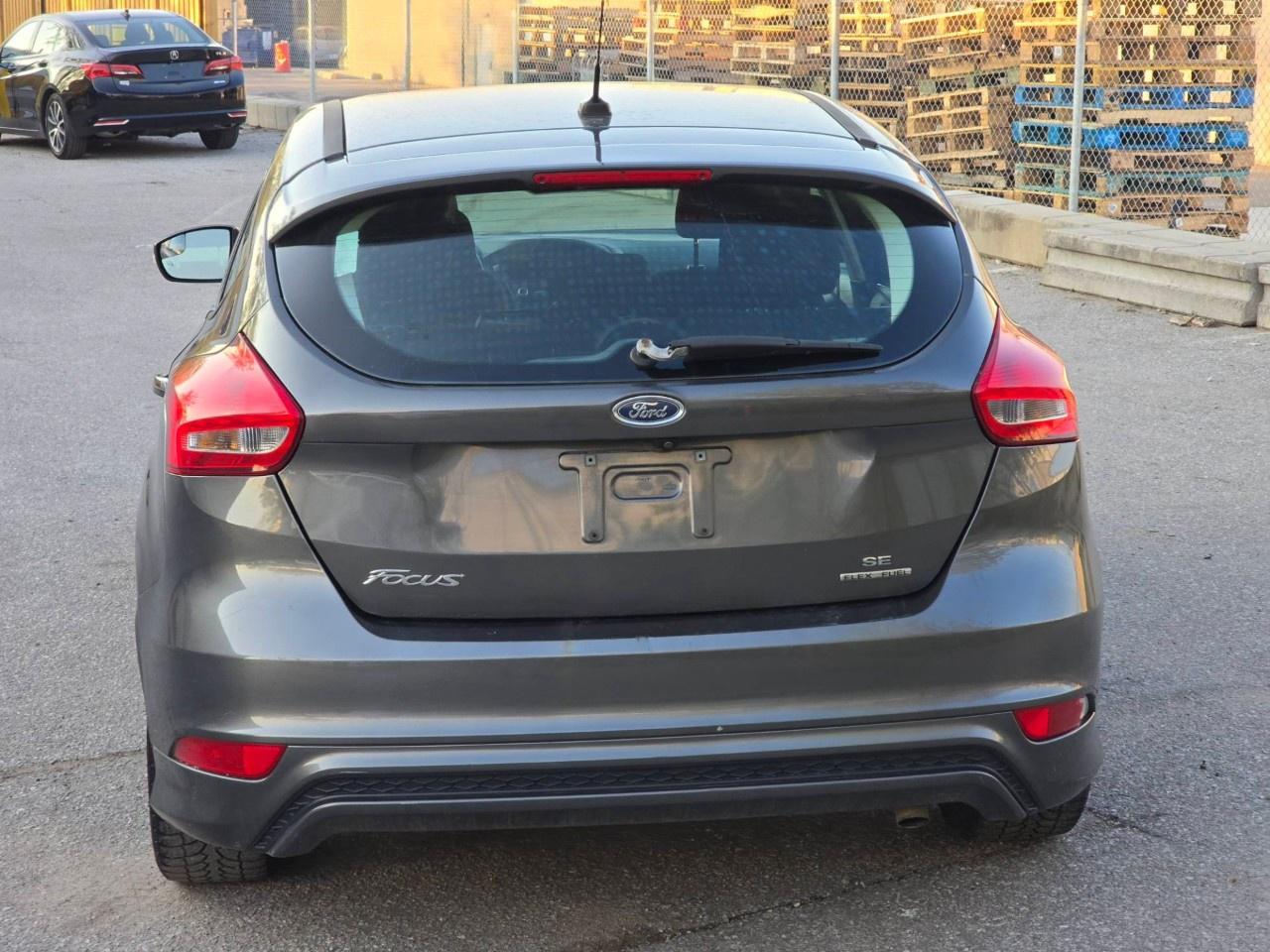 2016 Ford Focus 5DR HB SE Photo