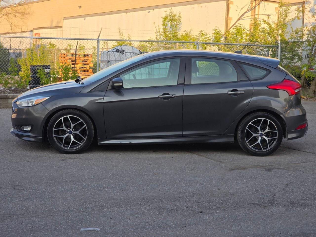 2016 Ford Focus 5DR HB SE Photo2