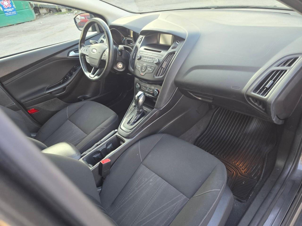2016 Ford Focus 5DR HB SE Photo