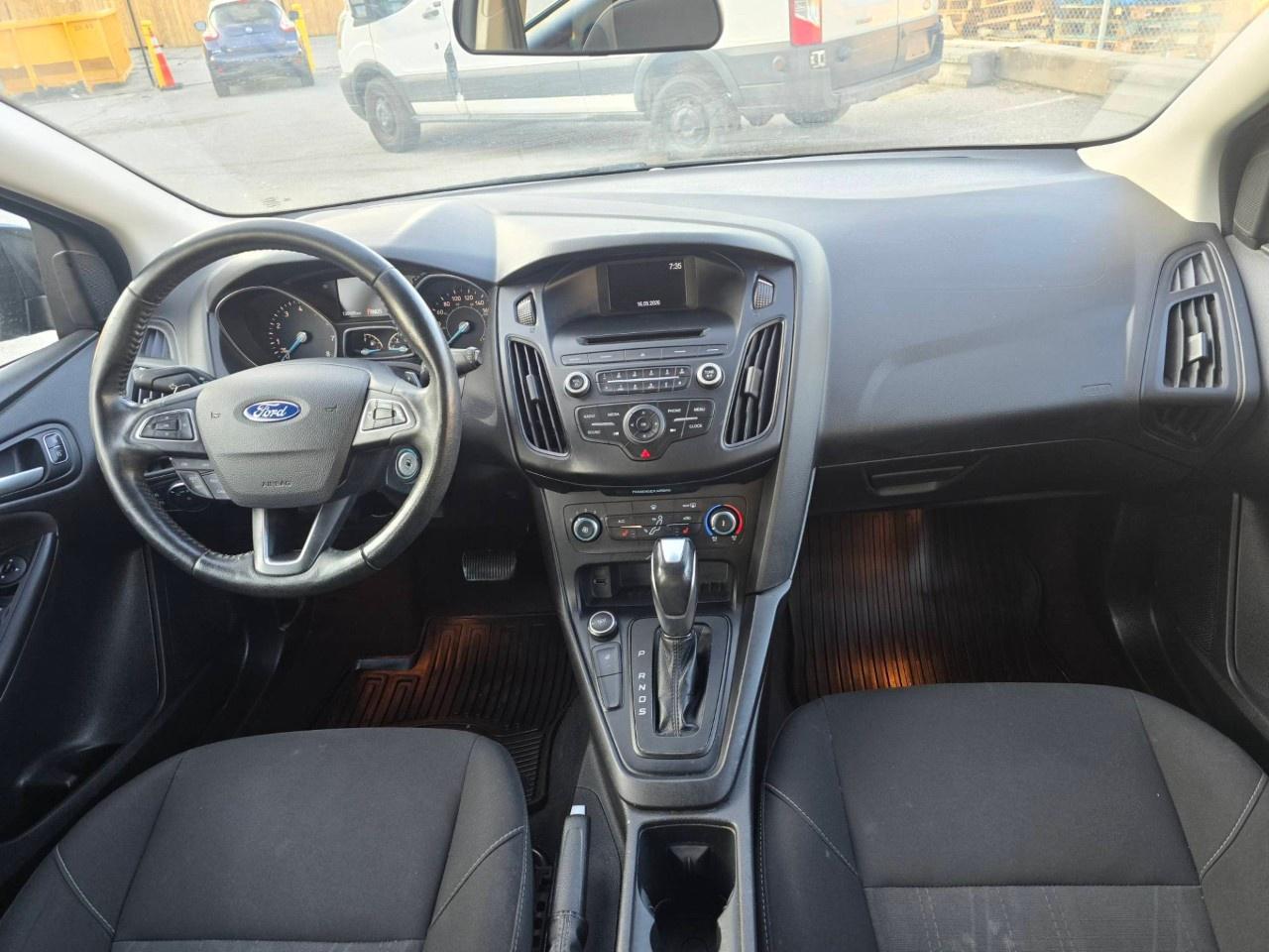 2016 Ford Focus 5DR HB SE Photo