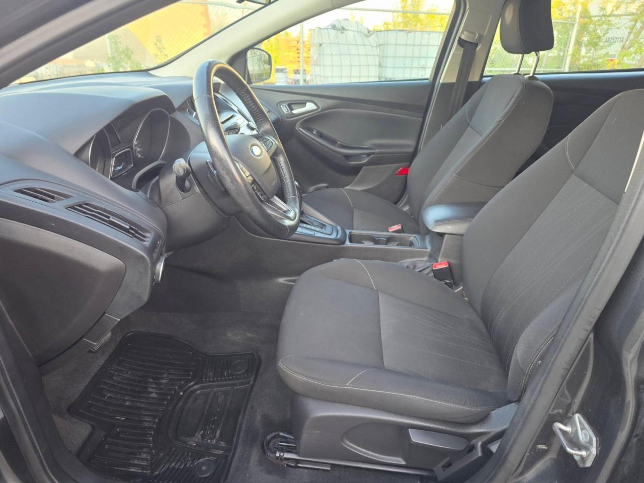 2016 Ford Focus 5DR HB SE Photo