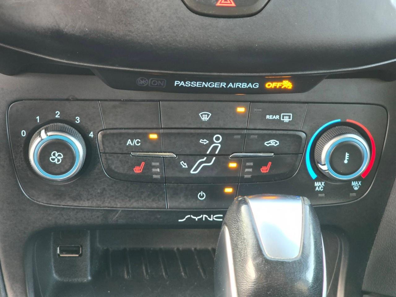 2016 Ford Focus 5DR HB SE Photo
