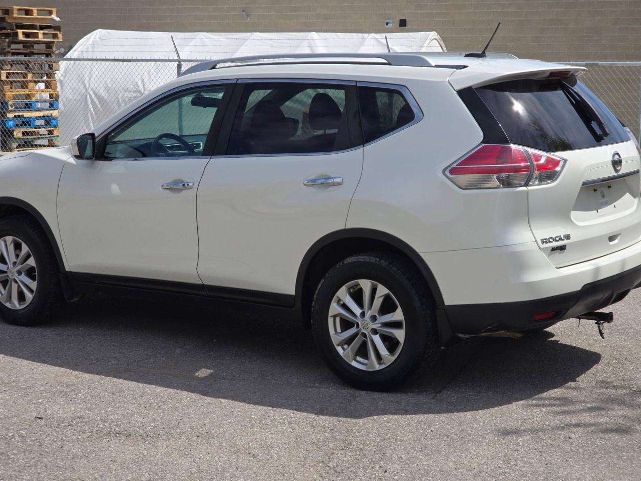 2016 Nissan Rogue AWD 4dr SV Photo2