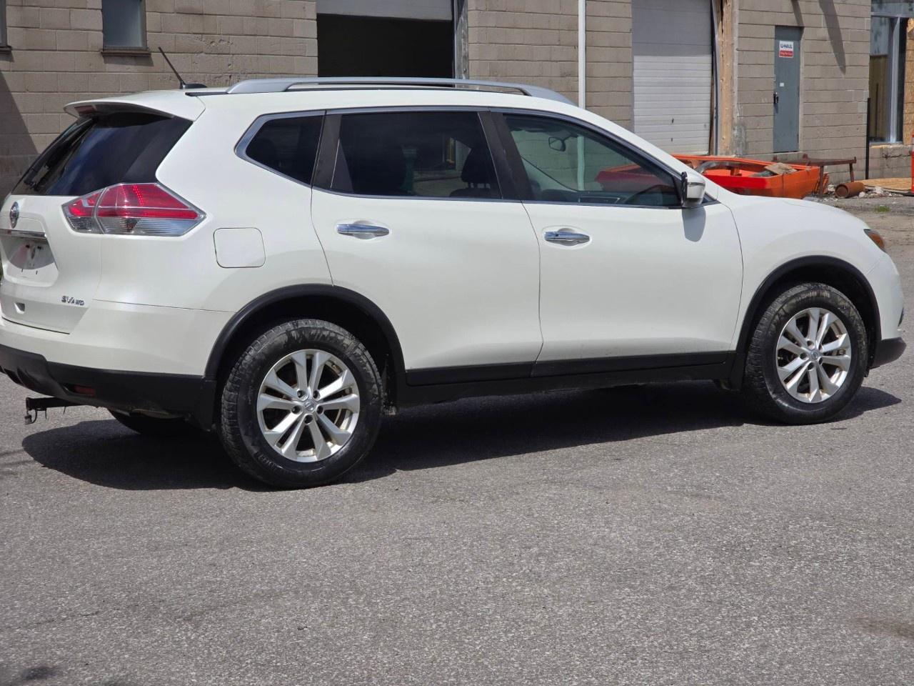 2016 Nissan Rogue AWD 4dr SV Photo