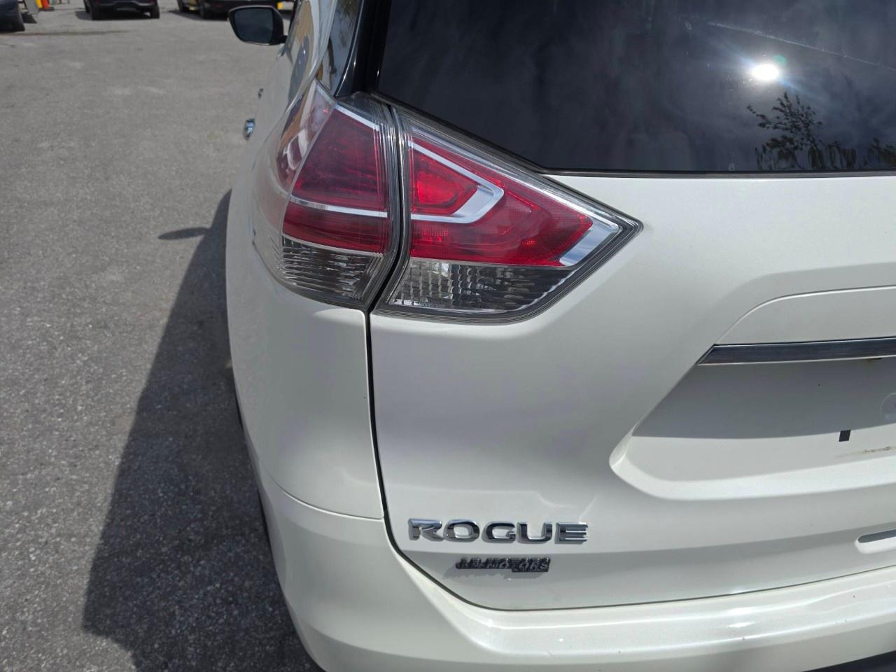 2016 Nissan Rogue AWD 4dr SV Photo