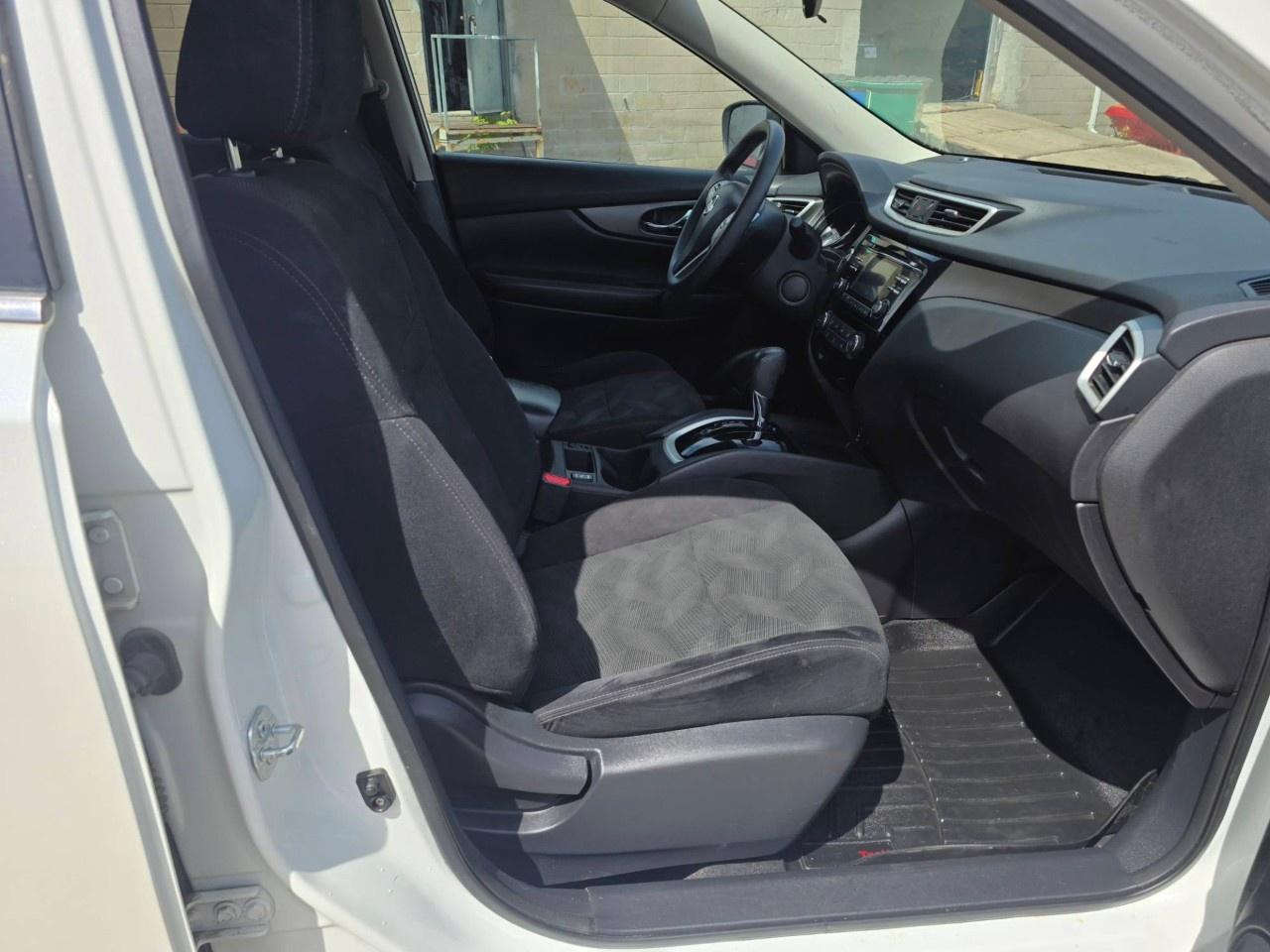 2016 Nissan Rogue AWD 4dr SV Photo