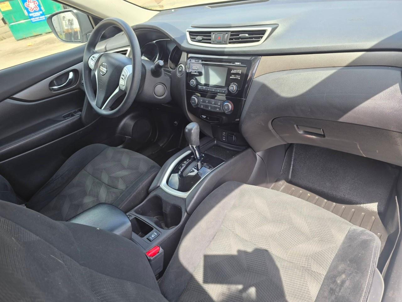 2016 Nissan Rogue AWD 4dr SV Photo