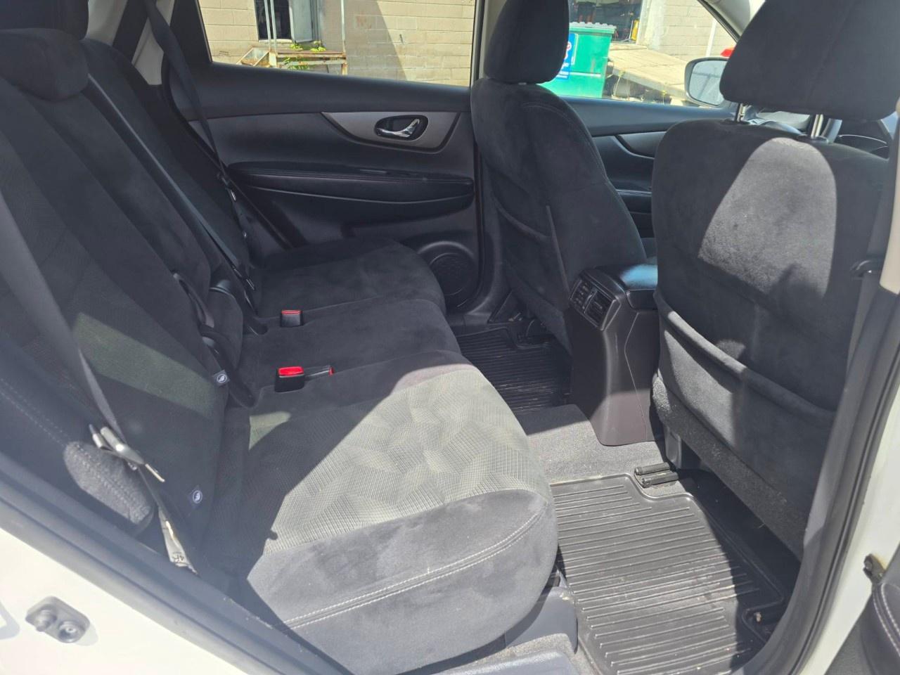 2016 Nissan Rogue AWD 4dr SV Photo