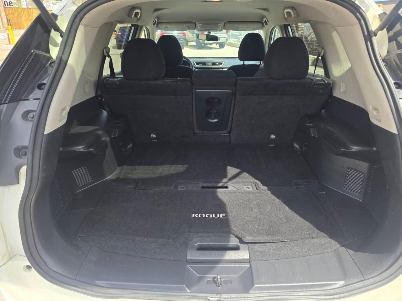 2016 Nissan Rogue AWD 4dr SV Photo