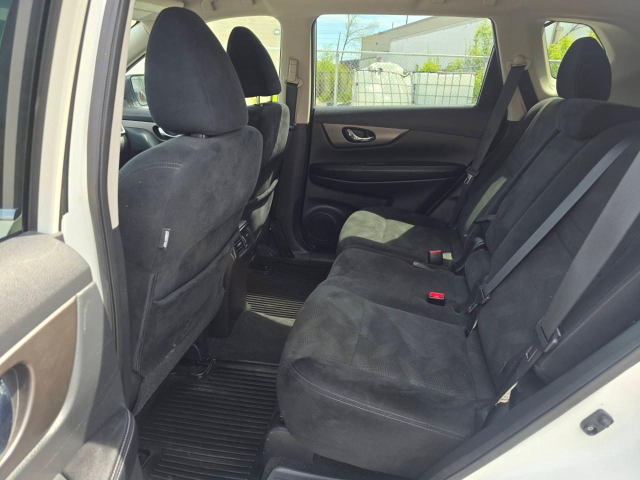 2016 Nissan Rogue AWD 4dr SV Photo