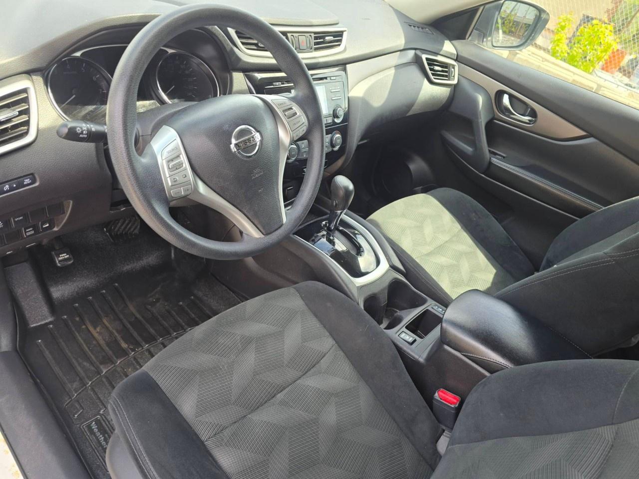 2016 Nissan Rogue AWD 4dr SV Photo