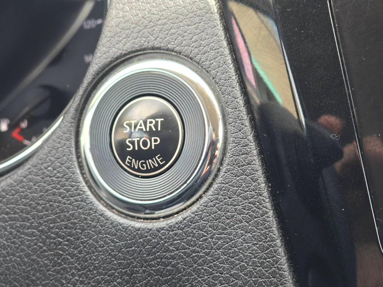 2016 Nissan Rogue AWD 4dr SV Photo