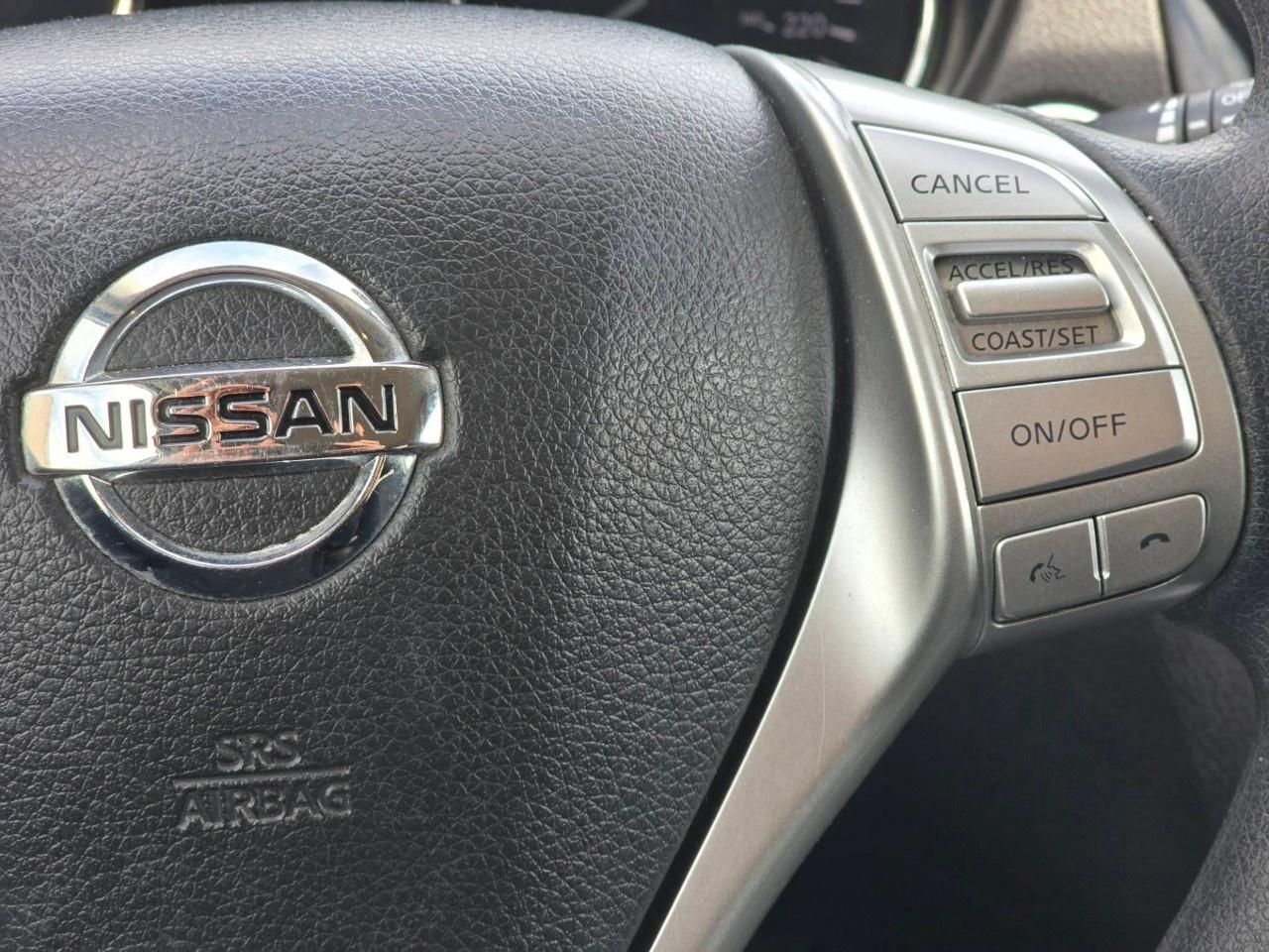 2016 Nissan Rogue AWD 4dr SV Photo