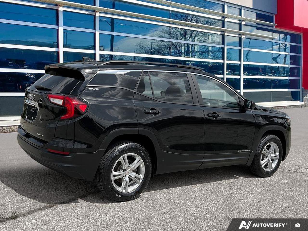 2022 GMC Terrain SLE | Heated Front Seats | Power Driver's Seat | Forward Collision Alert | Lane Keep Assist | Photo4