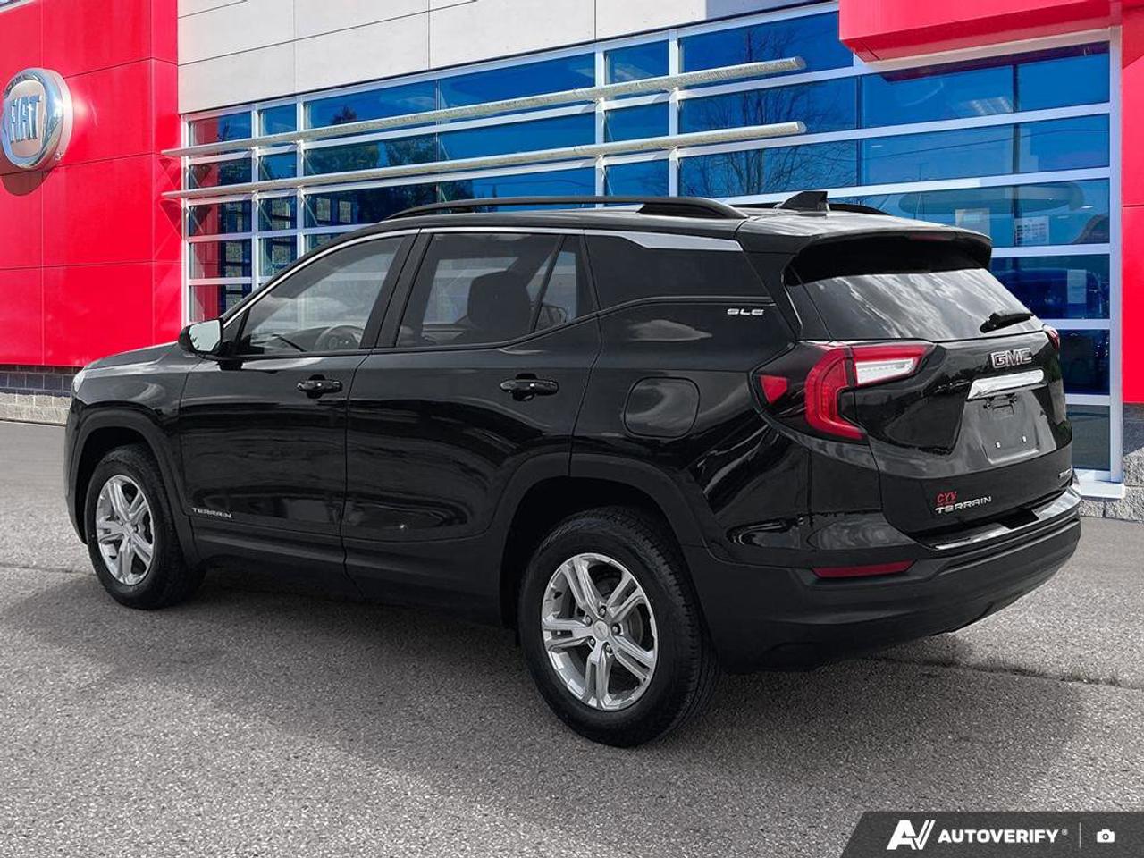 2022 GMC Terrain SLE | Heated Front Seats | Power Driver's Seat | Forward Collision Alert | Lane Keep Assist | Photo2