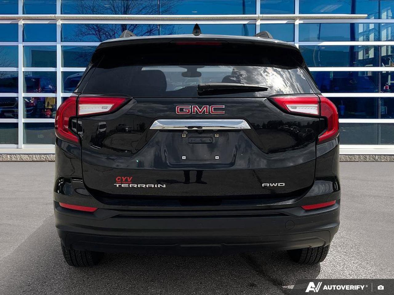 2022 GMC Terrain SLE | Heated Front Seats | Power Driver's Seat | Forward Collision Alert | Lane Keep Assist | Photo