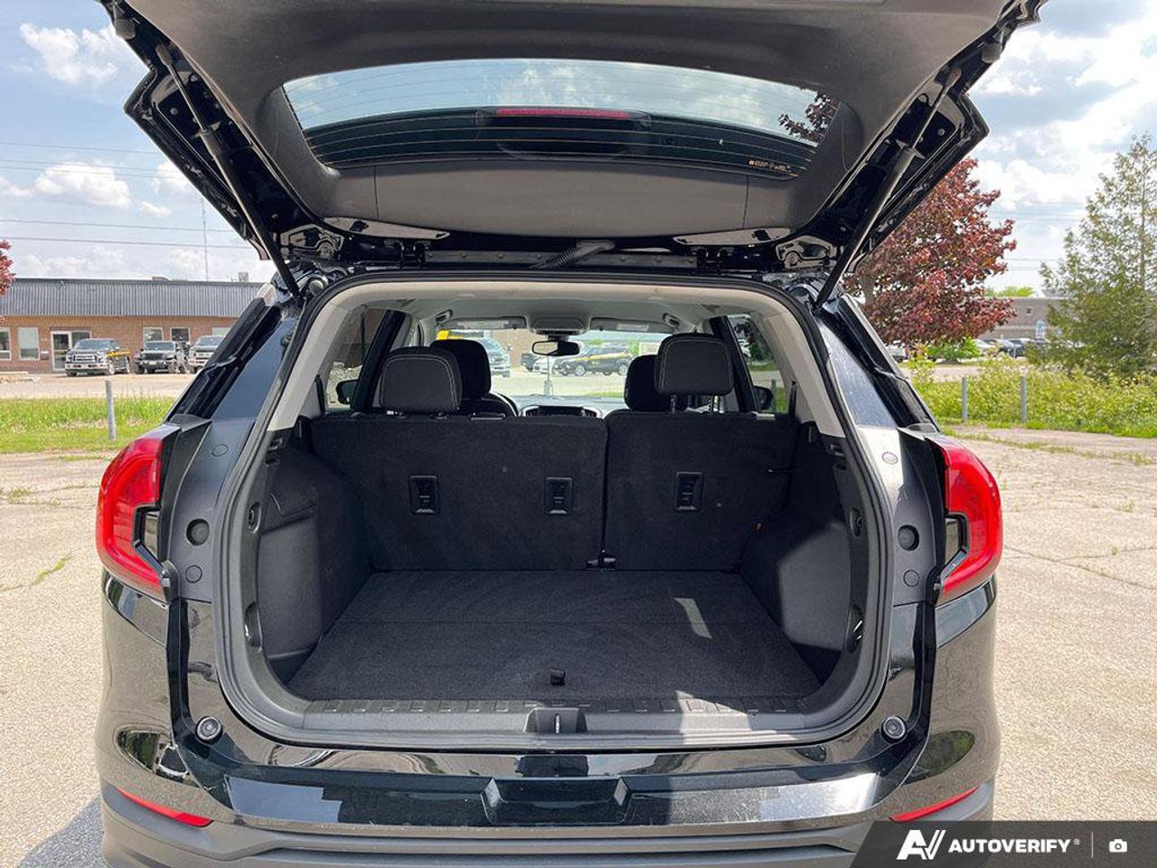 2022 GMC Terrain SLE | Heated Front Seats | Power Driver's Seat | Forward Collision Alert | Lane Keep Assist | Photo