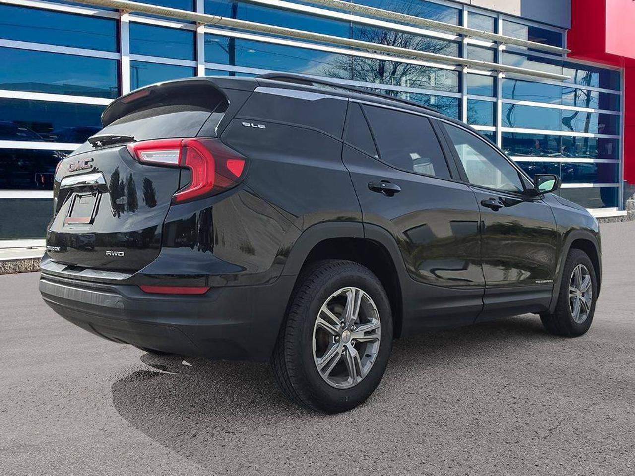 2022 GMC Terrain SLE | New Tires | Good Brakes | Great Condition | Blind-Spot Monitor | CarPlay | Android Auto | Photo4