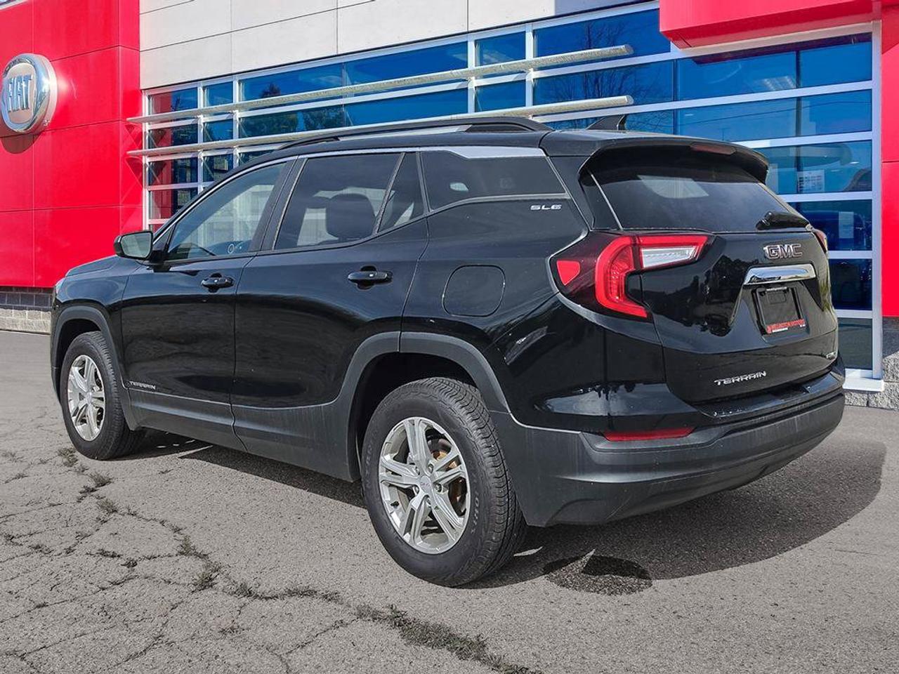 2022 GMC Terrain SLE | New Tires | Good Brakes | Great Condition | Blind-Spot Monitor | CarPlay | Android Auto | Photo