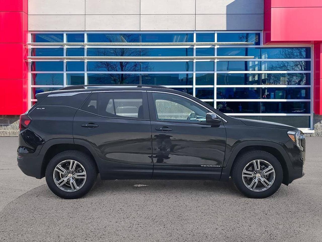 2022 GMC Terrain SLE | New Tires | Good Brakes | Great Condition | Blind-Spot Monitor | CarPlay | Android Auto | Photo