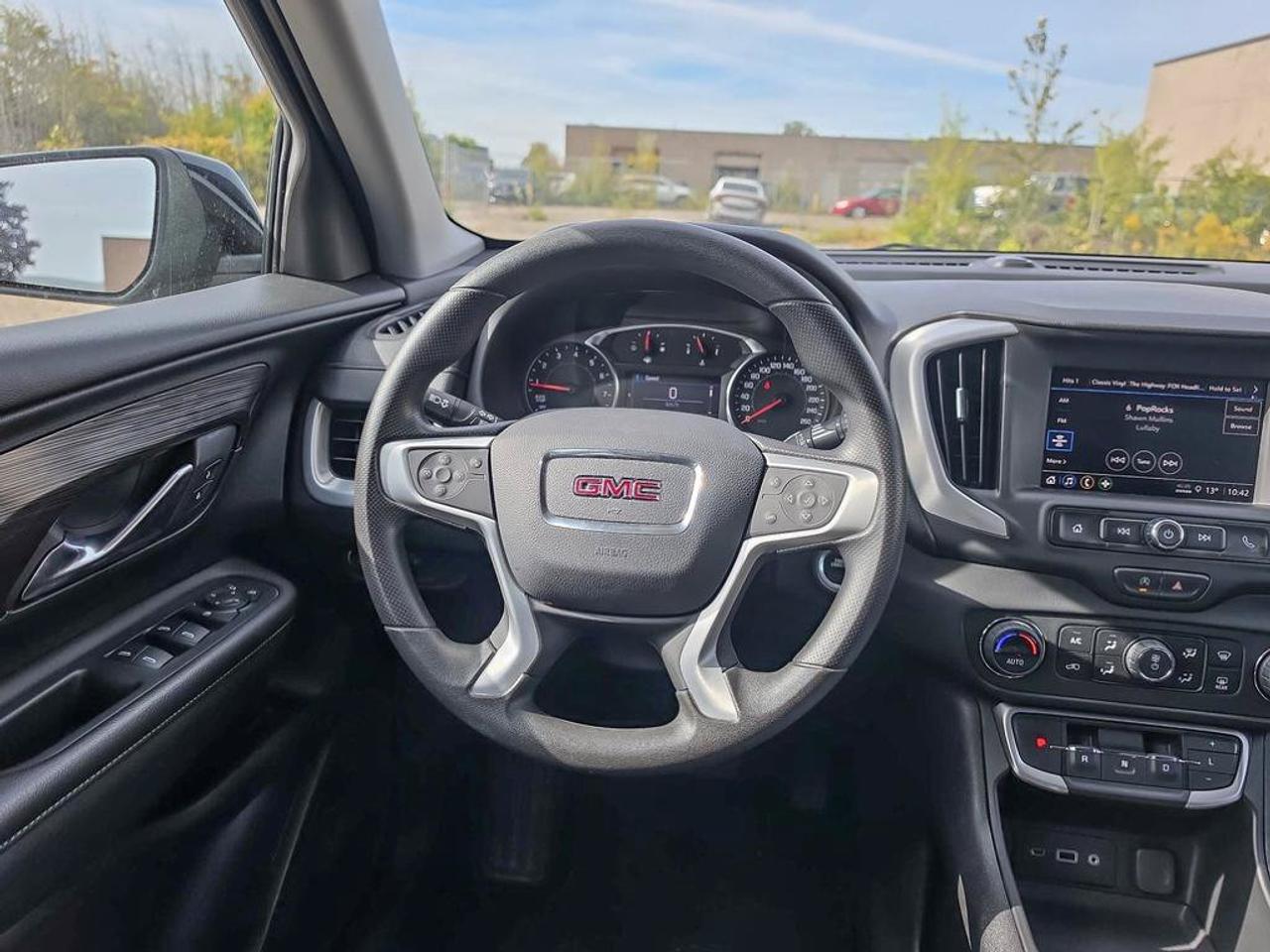 2022 GMC Terrain SLE | New Tires | Good Brakes | Great Condition | Blind-Spot Monitor | CarPlay | Android Auto | Photo