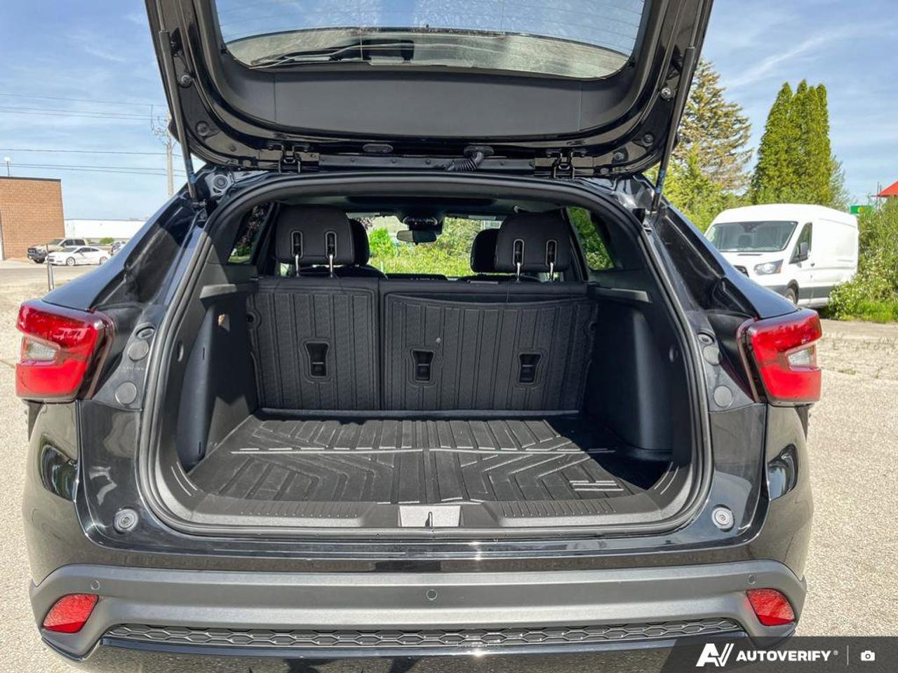 2025 Chevrolet Trax 1RS | Sunroof | CarPlay | Android Auto | Heated Seats & Steering Wheel | Lane Keep | Blind-Spot Photo