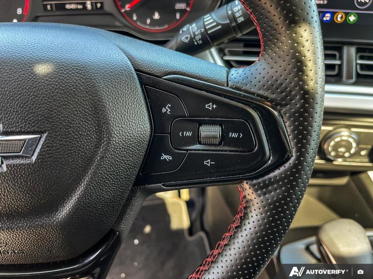 2025 Chevrolet Trax 1RS | Sunroof | CarPlay | Android Auto | Heated Seats & Steering Wheel | Lane Keep | Blind-Spot Photo