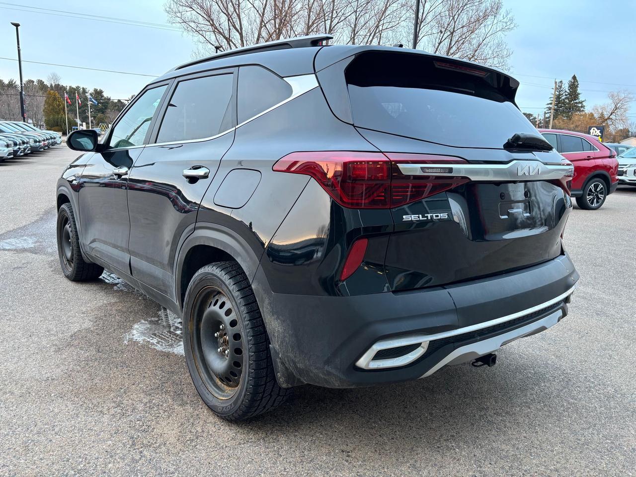 2023 Kia Seltos SX Turbo w/Black Interior 4dr All-Wheel Drive Photo