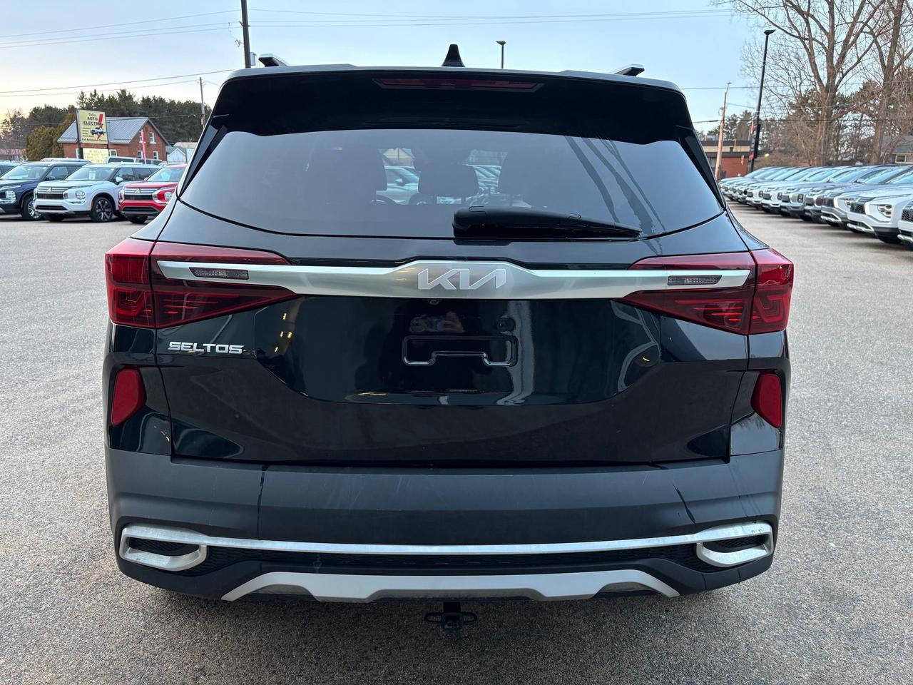 2023 Kia Seltos SX Turbo w/Black Interior 4dr All-Wheel Drive Photo