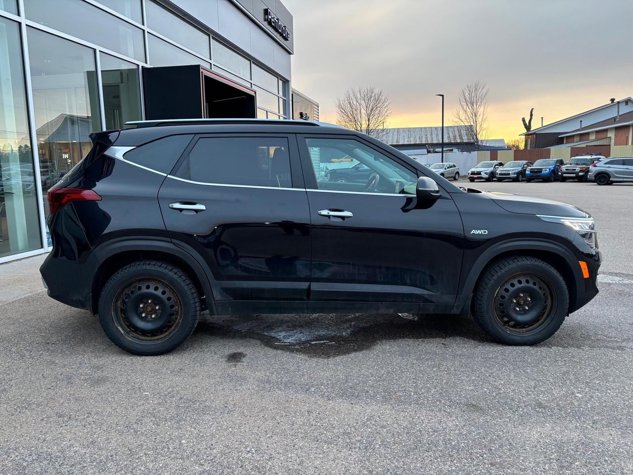 2023 Kia Seltos SX Turbo w/Black Interior 4dr All-Wheel Drive Photo