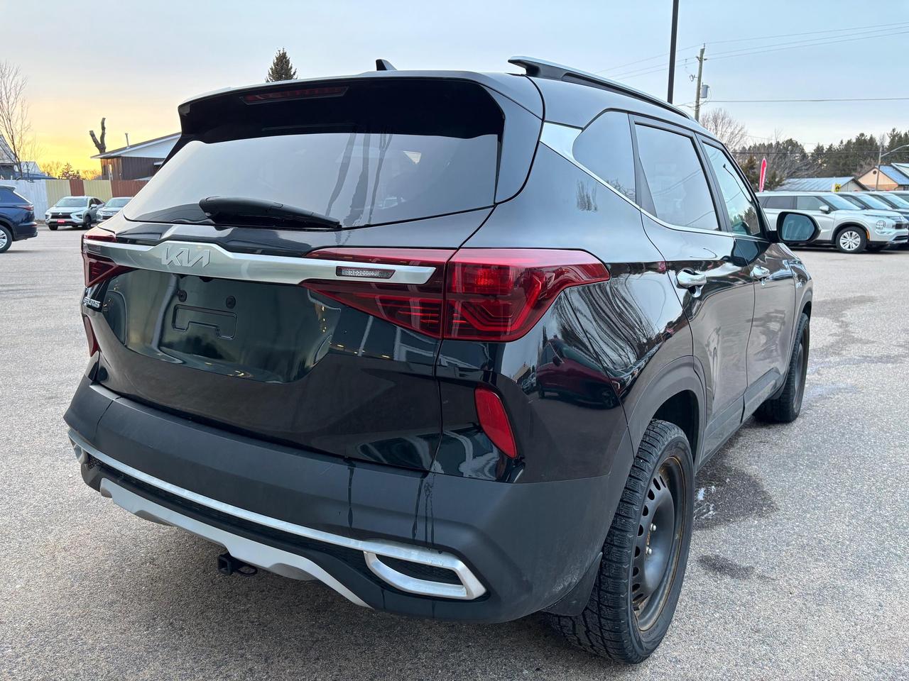 2023 Kia Seltos SX Turbo w/Black Interior 4dr All-Wheel Drive Photo