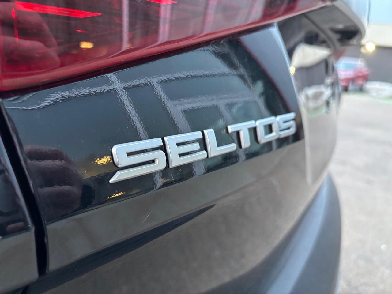 2023 Kia Seltos SX Turbo w/Black Interior 4dr All-Wheel Drive Photo