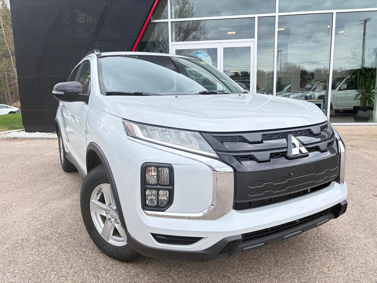 2023 Mitsubishi RVR LE 4dr AWC Photo