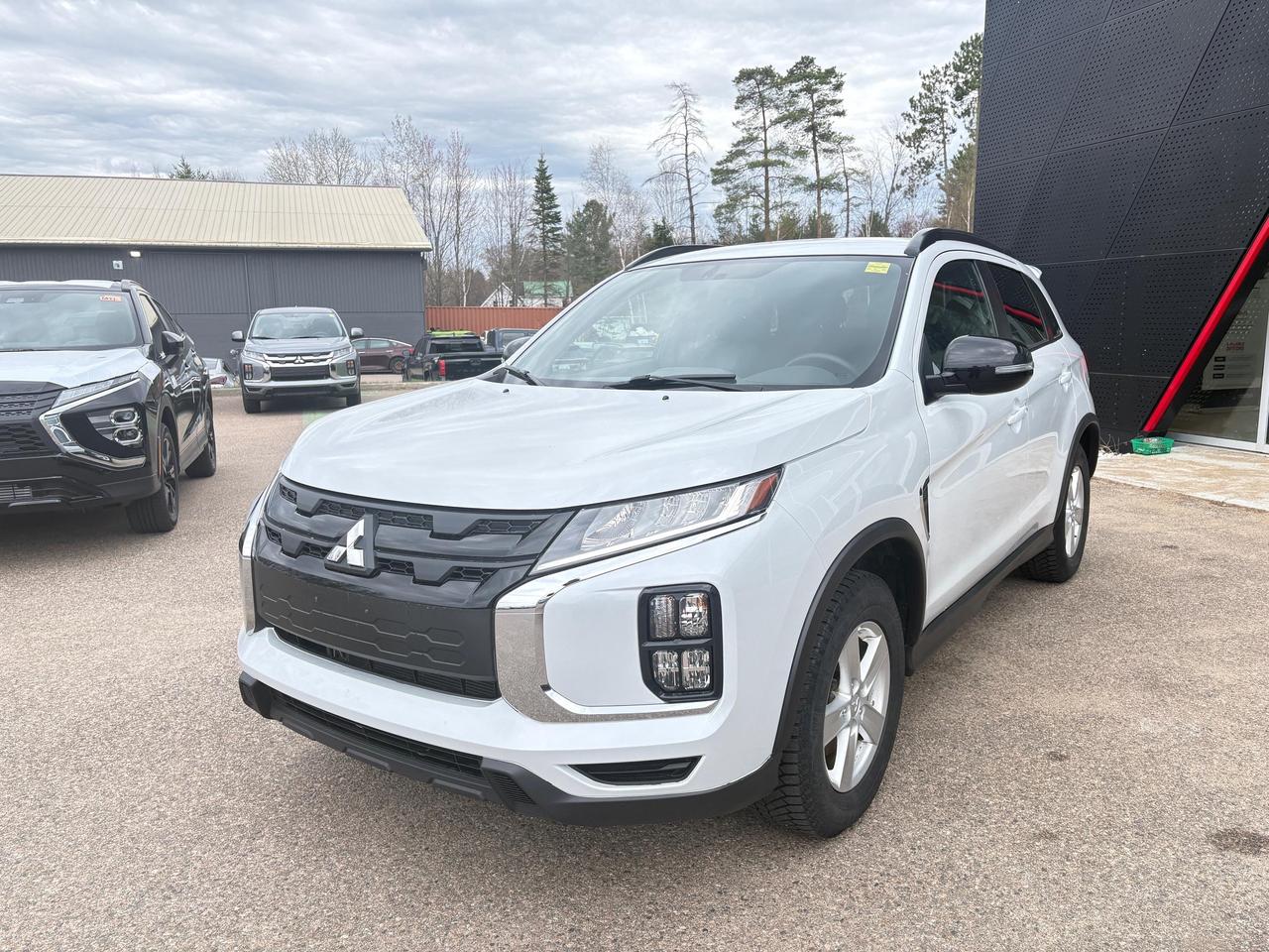 2023 Mitsubishi RVR LE 4dr AWC Photo