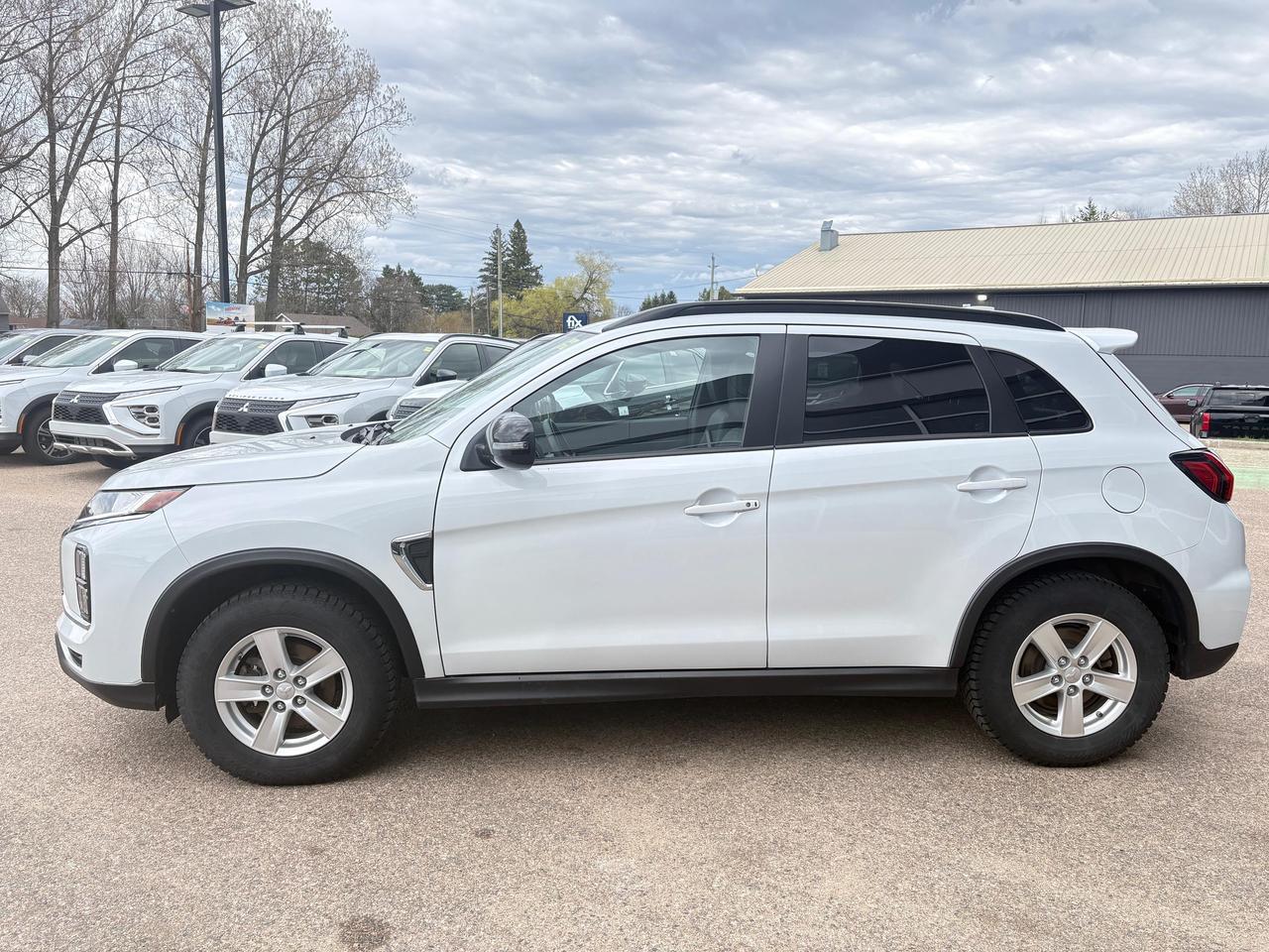 2023 Mitsubishi RVR LE 4dr AWC Photo