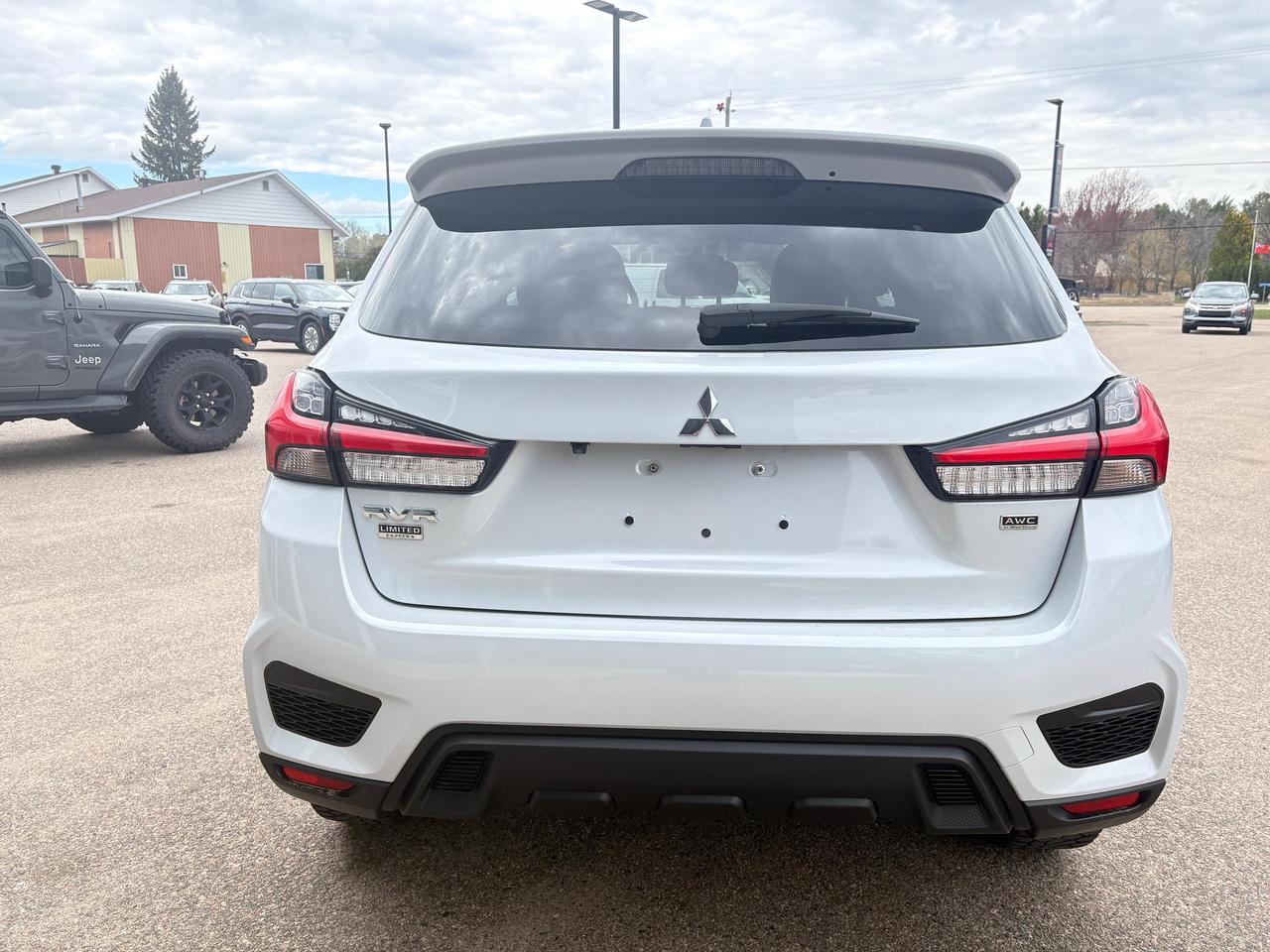 2023 Mitsubishi RVR LE 4dr AWC Photo