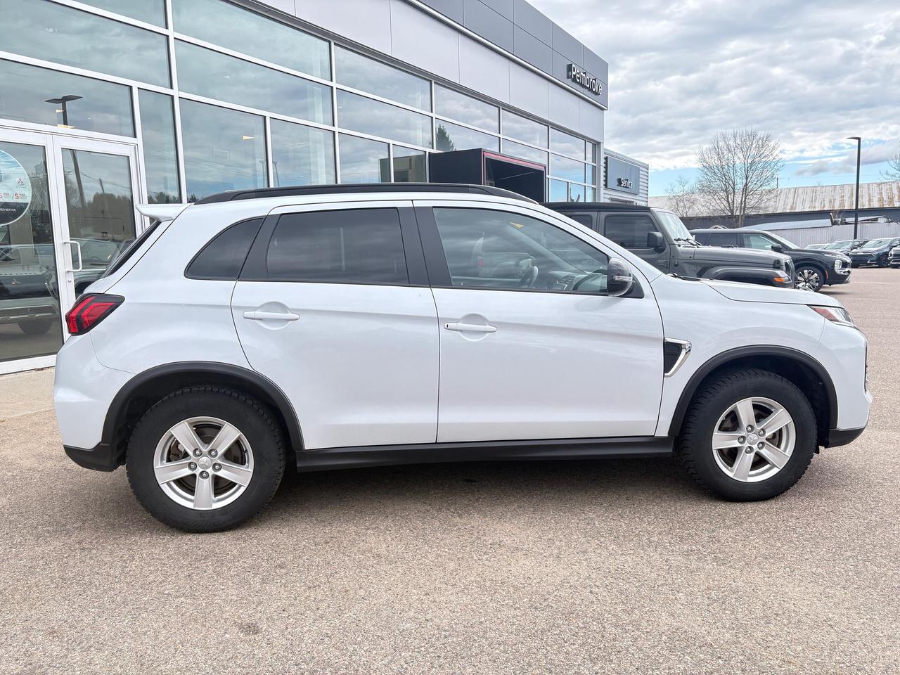 2023 Mitsubishi RVR LE 4dr AWC Photo
