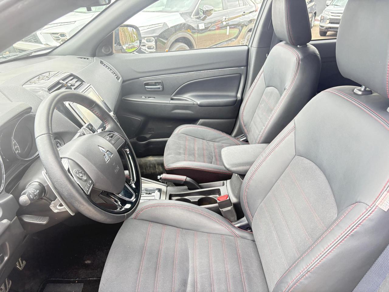 2023 Mitsubishi RVR LE 4dr AWC Photo