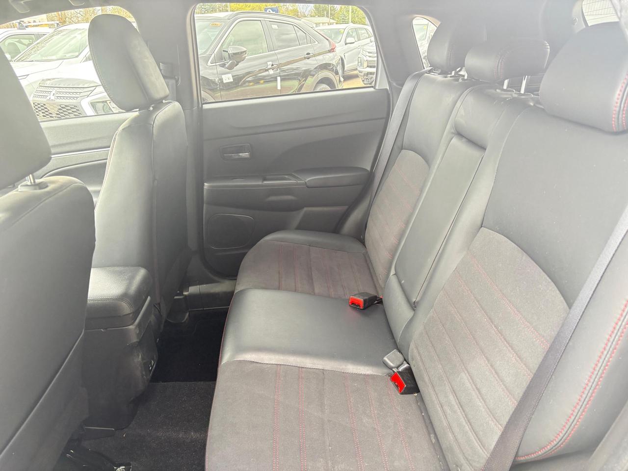 2023 Mitsubishi RVR LE 4dr AWC Photo
