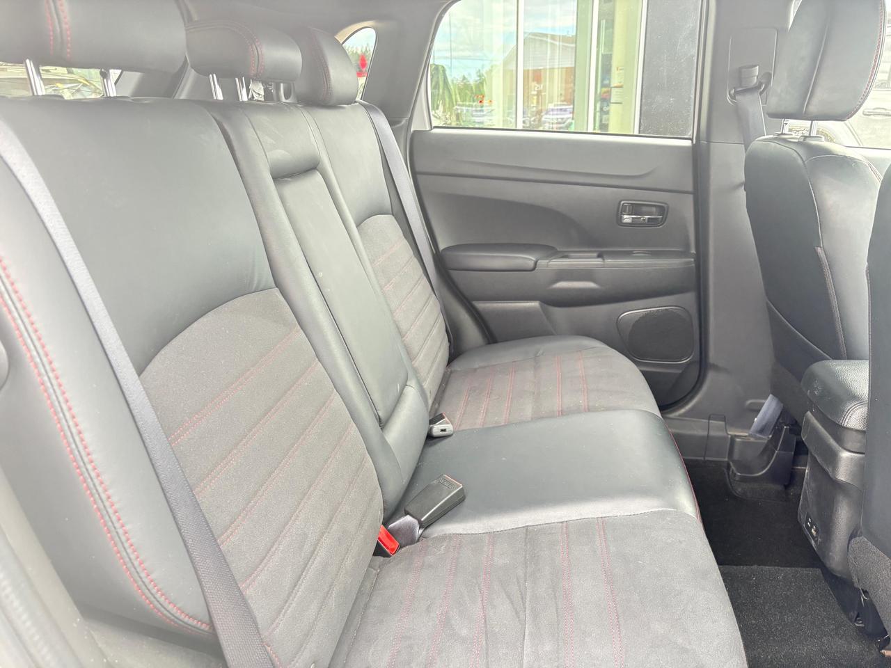 2023 Mitsubishi RVR LE 4dr AWC Photo