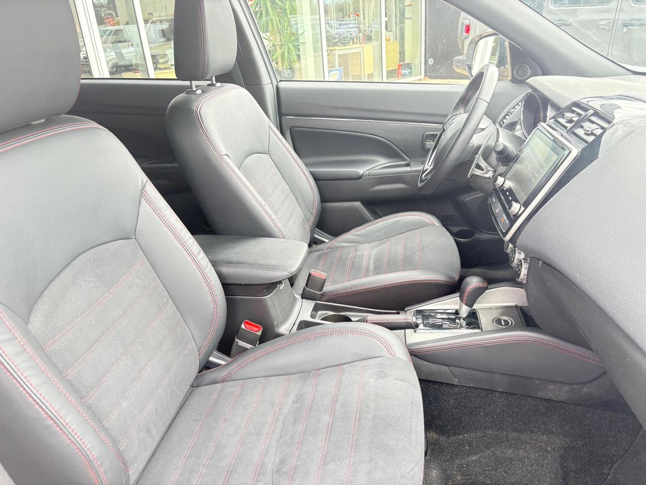2023 Mitsubishi RVR LE 4dr AWC Photo