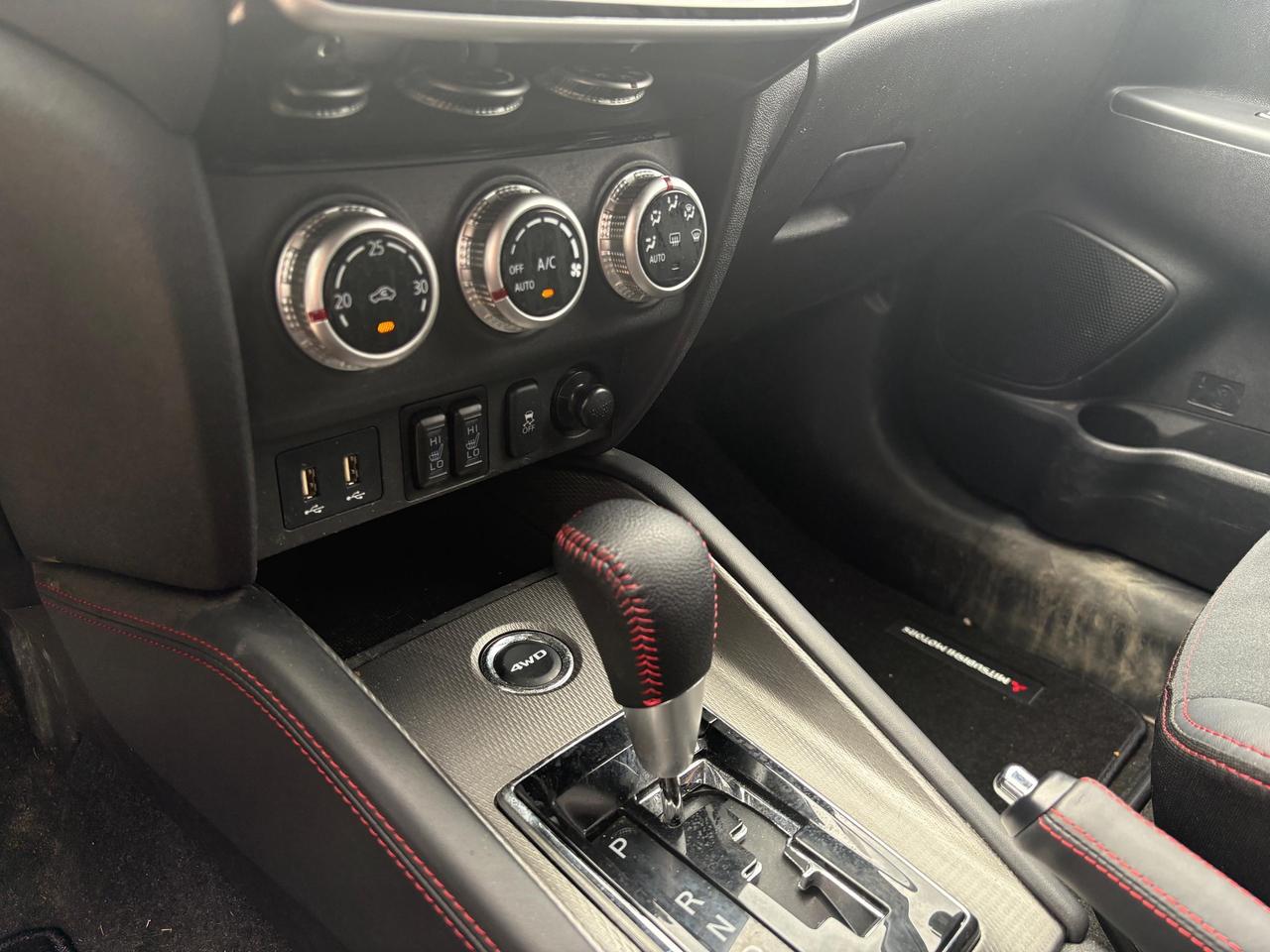 2023 Mitsubishi RVR LE 4dr AWC Photo