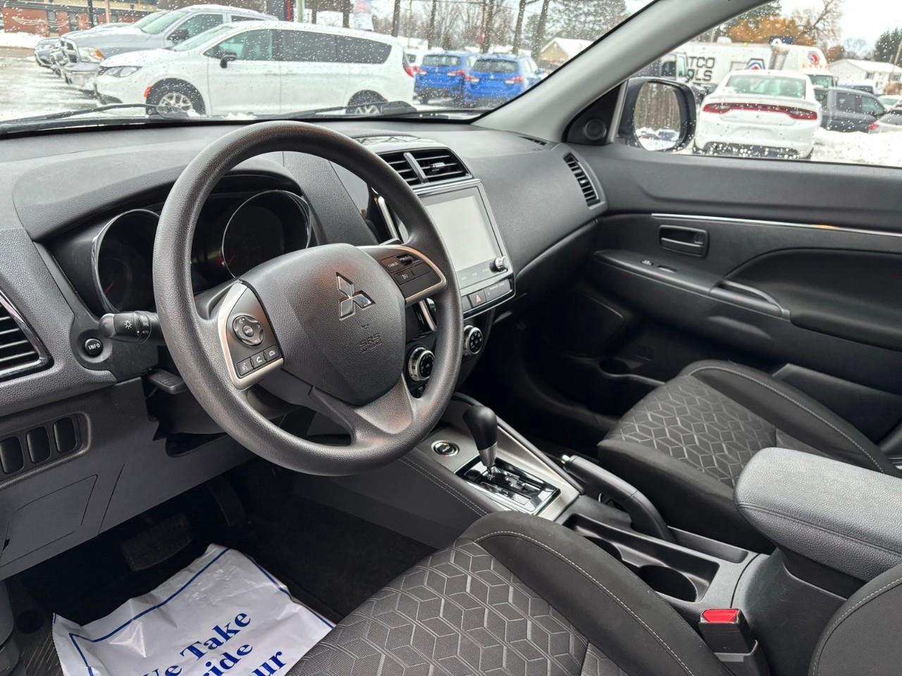 2023 Mitsubishi RVR ES 4dr AWC Photo