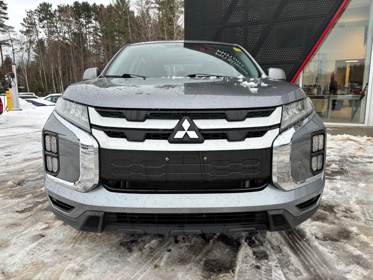 2023 Mitsubishi RVR ES 4dr AWC Photo2