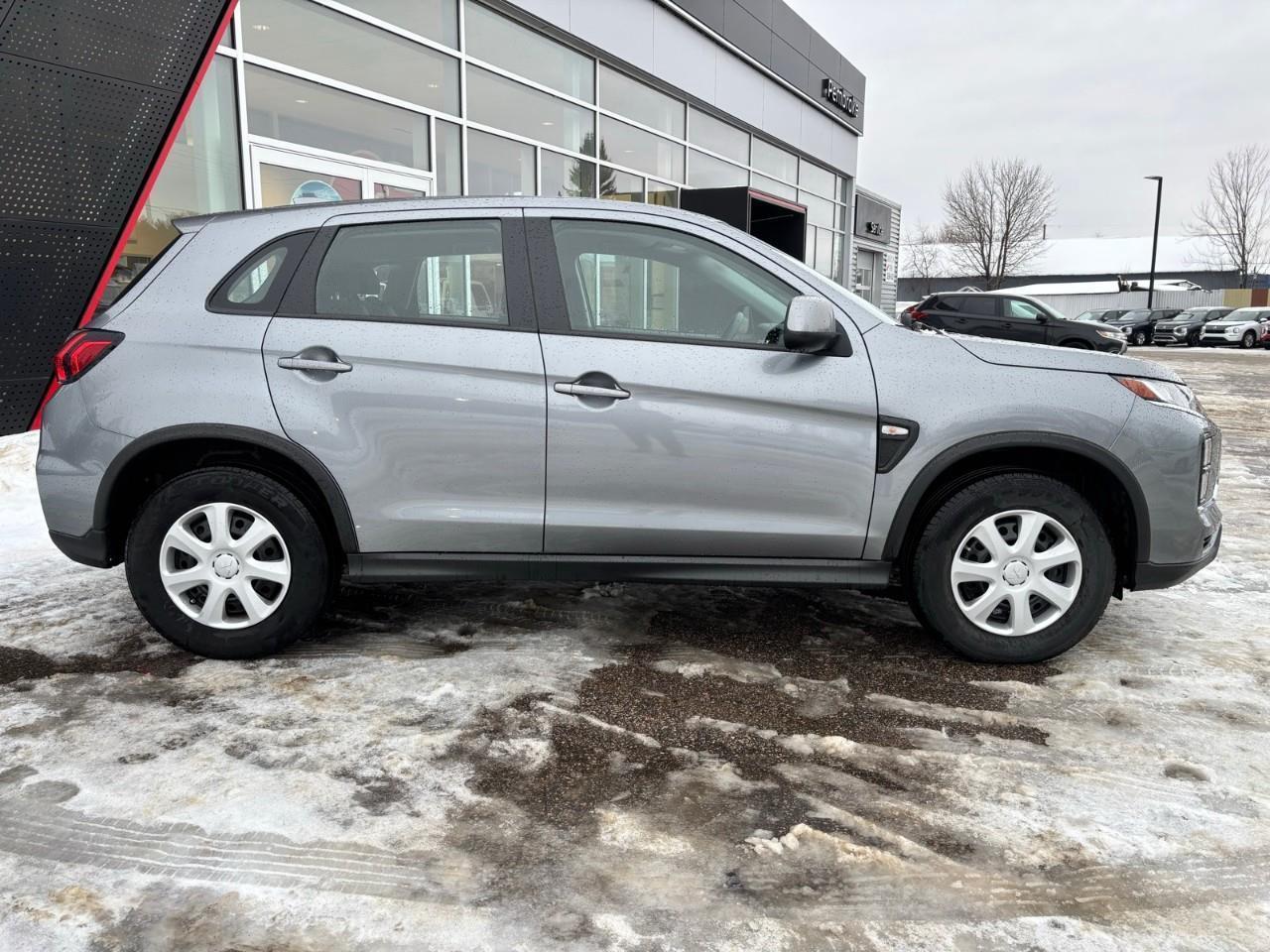 2023 Mitsubishi RVR ES 4dr AWC Photo