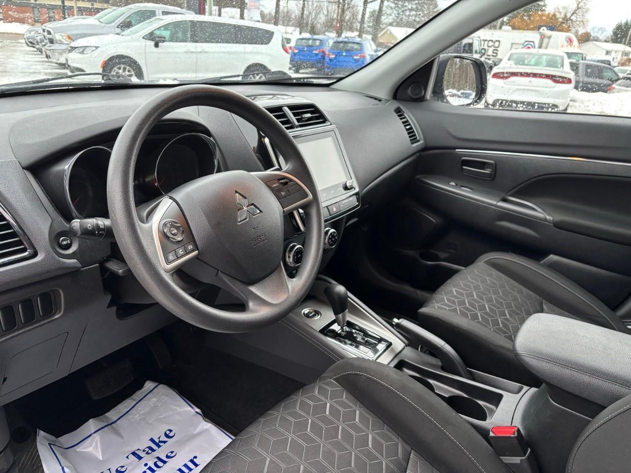2023 Mitsubishi RVR ES 4dr AWC Photo