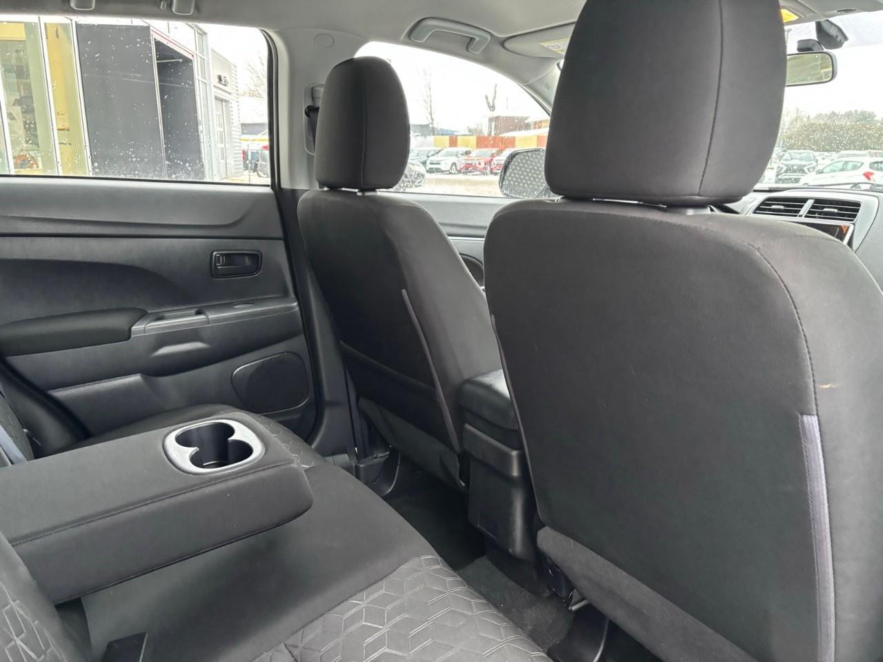 2023 Mitsubishi RVR ES 4dr AWC Photo