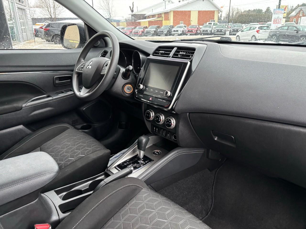 2023 Mitsubishi RVR ES 4dr AWC Photo