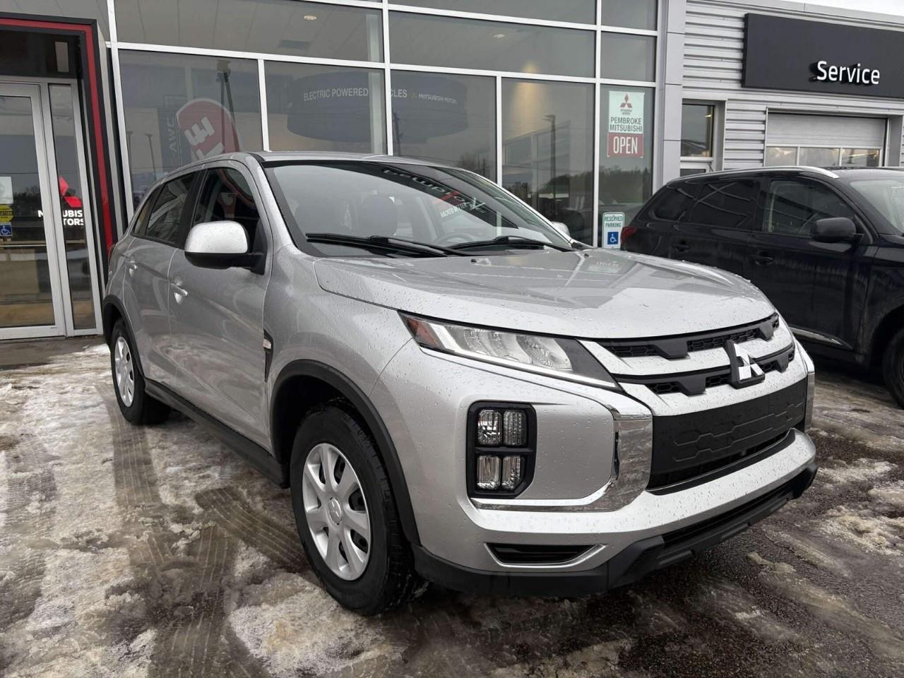 2023 Mitsubishi RVR ES 4dr AWC Photo0